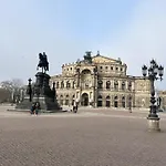 Aner 8 Luxurioeses Haus Im Haus Fuer Bis Zu 6 Personen Mit Infrarotsauna Daire Dresden