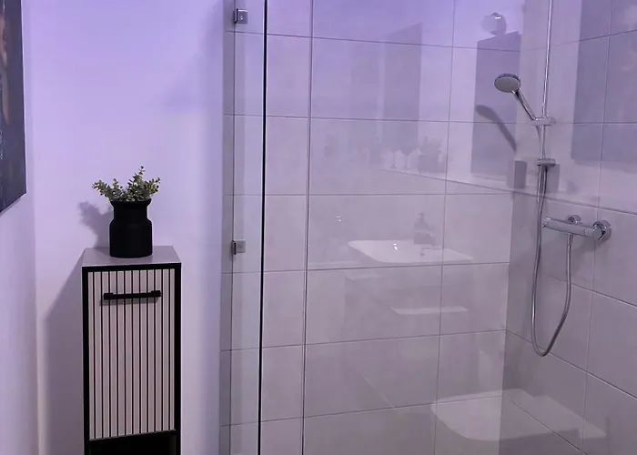 Aner 8 Luxurioeses Haus Im Haus Fuer Bis Zu 6 Personen Mit Infrarotsauna * Δρέσδη