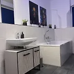 Aner 8 Luxurioeses Haus Im Haus Fuer Bis Zu 6 Personen Mit Infrarotsauna * Drezda